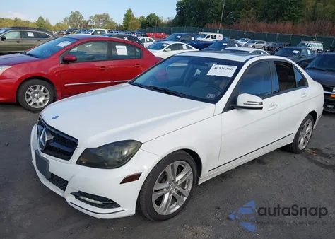 2013 Mercedes-Benz C 300 Luxury 4Matic/Sport 4Matic из США, поврежденный, VIN WDDGF8AB8DR286148
